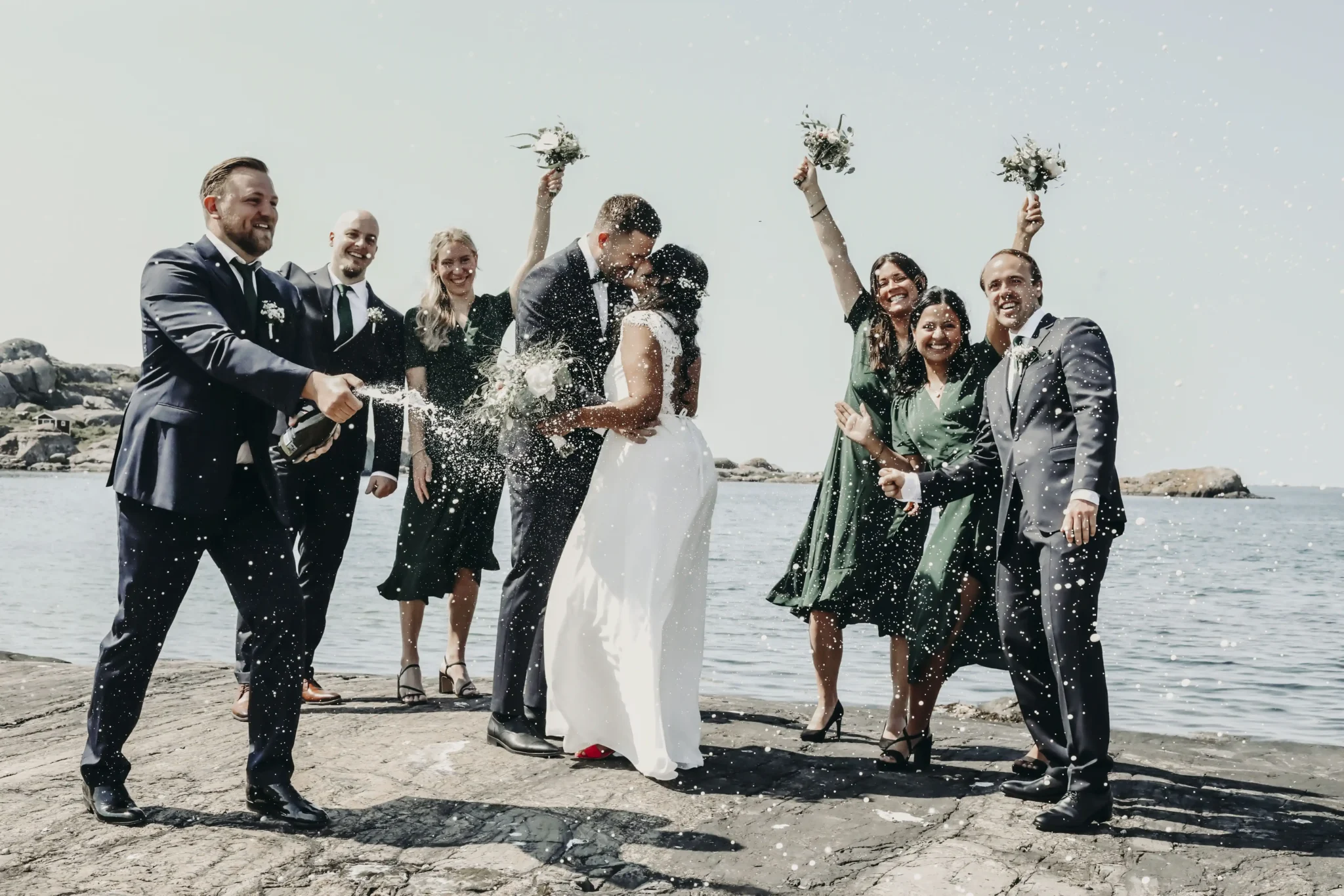Mayah Popovska bröllopsfotograf. Vackert bröllop vid havet, kustbröllop.